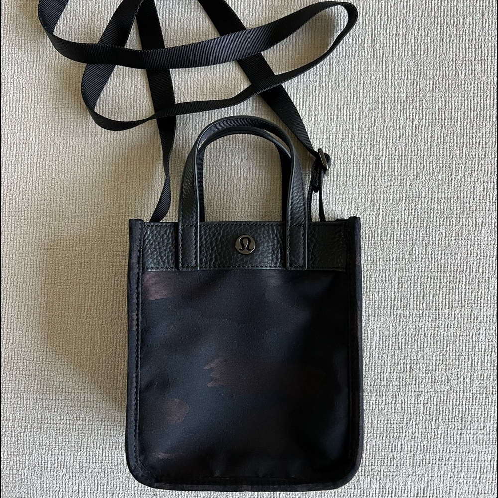 Rare: Lululemon now and always tote micro